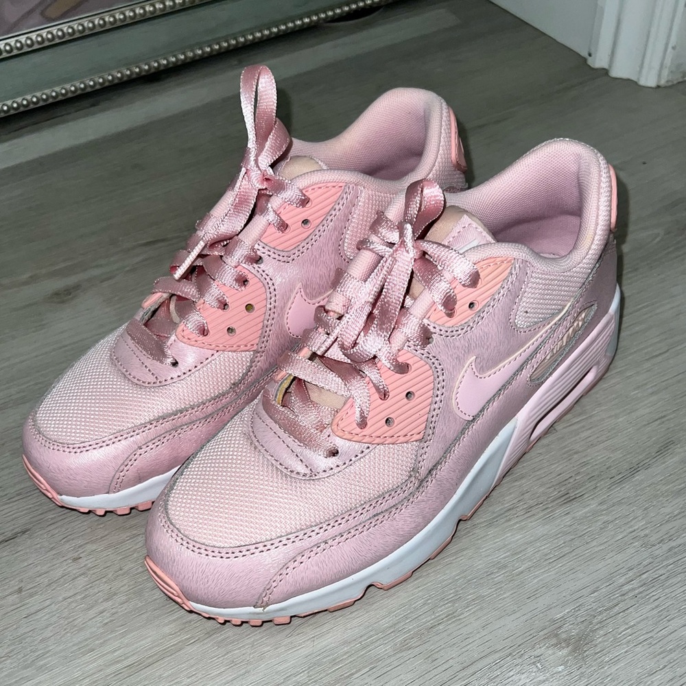 Nike Air Max in all pink